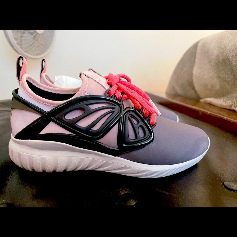 Sophia Webster fly by sneakers .